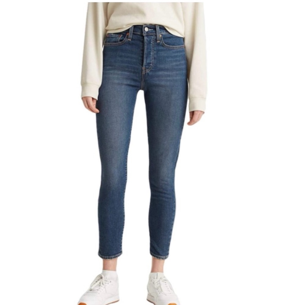 Levi’s Wedgie Skinny Button Fly Jeans size 32 EUC